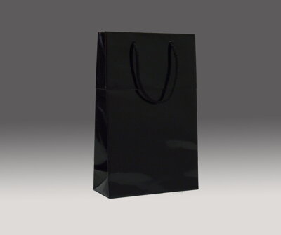 Čierna matná taška s manžetou 26x16x7 cm